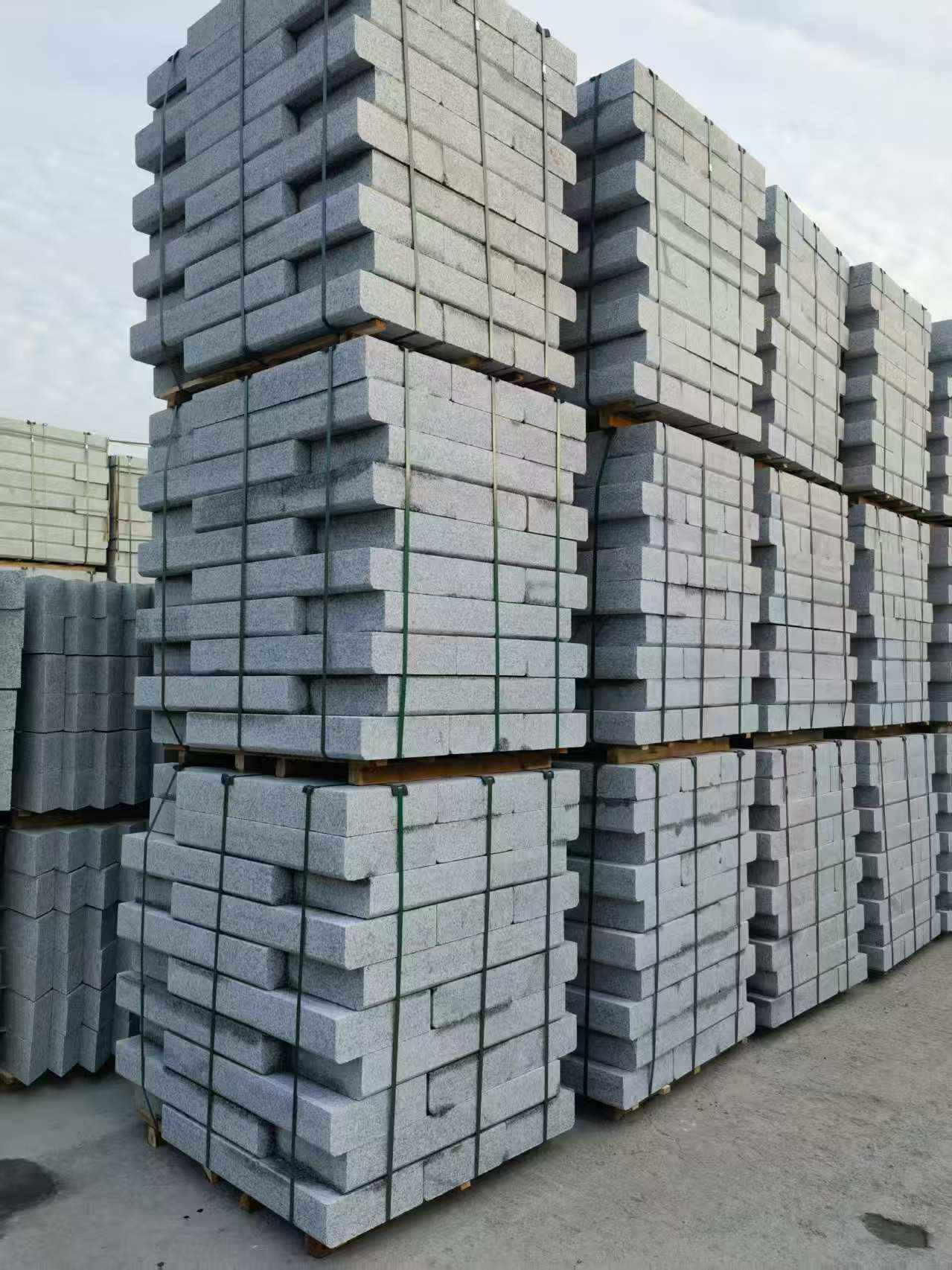 银川 路沿石（路侧石），颜色一致，尺寸标准