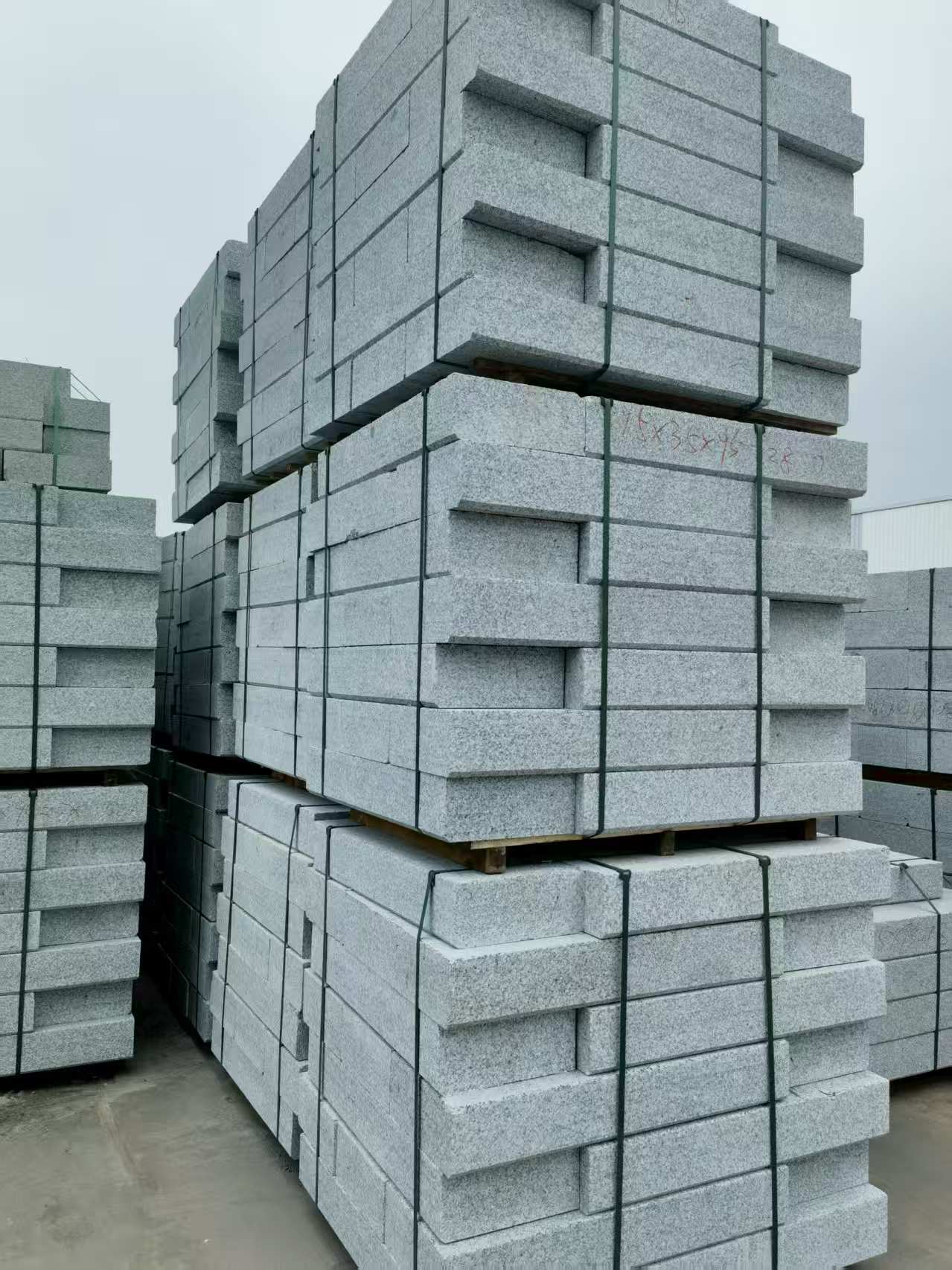 银川 路沿石，板板正正的路沿石