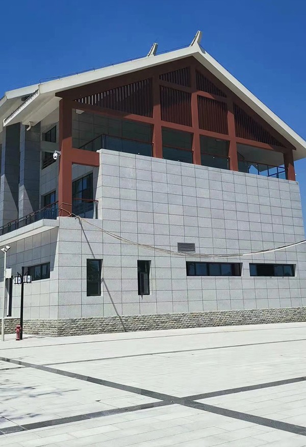 银川芝麻灰花岗岩在景区地面及墙壁的应用